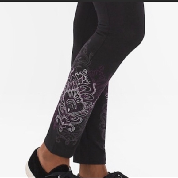 Chico’s a energy Medallion Embroidered Comfort Thick Leggings‎ - Picture 2 of 9